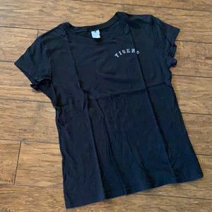 Tigers black short sleeve T-shirt juniors XL EUC